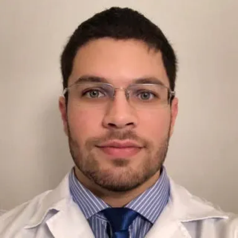 dr.-leonardo-vinicius-de-matos-moraes-320x320