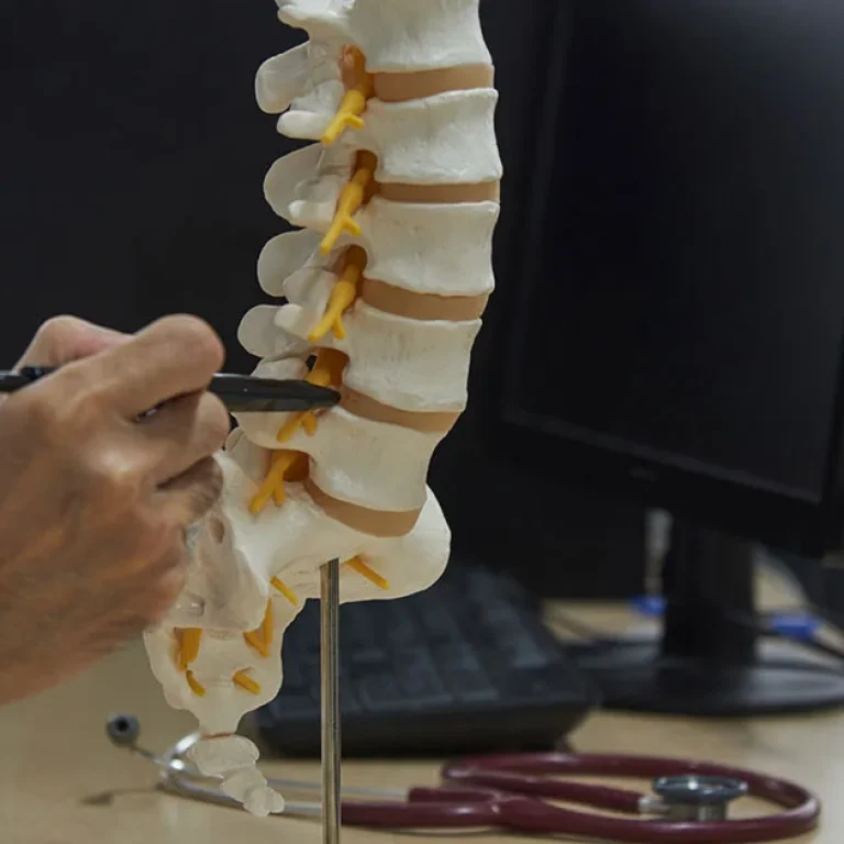 principais-doencas-tratadas-por-um-ortopedista-especialista-em-coluna-core